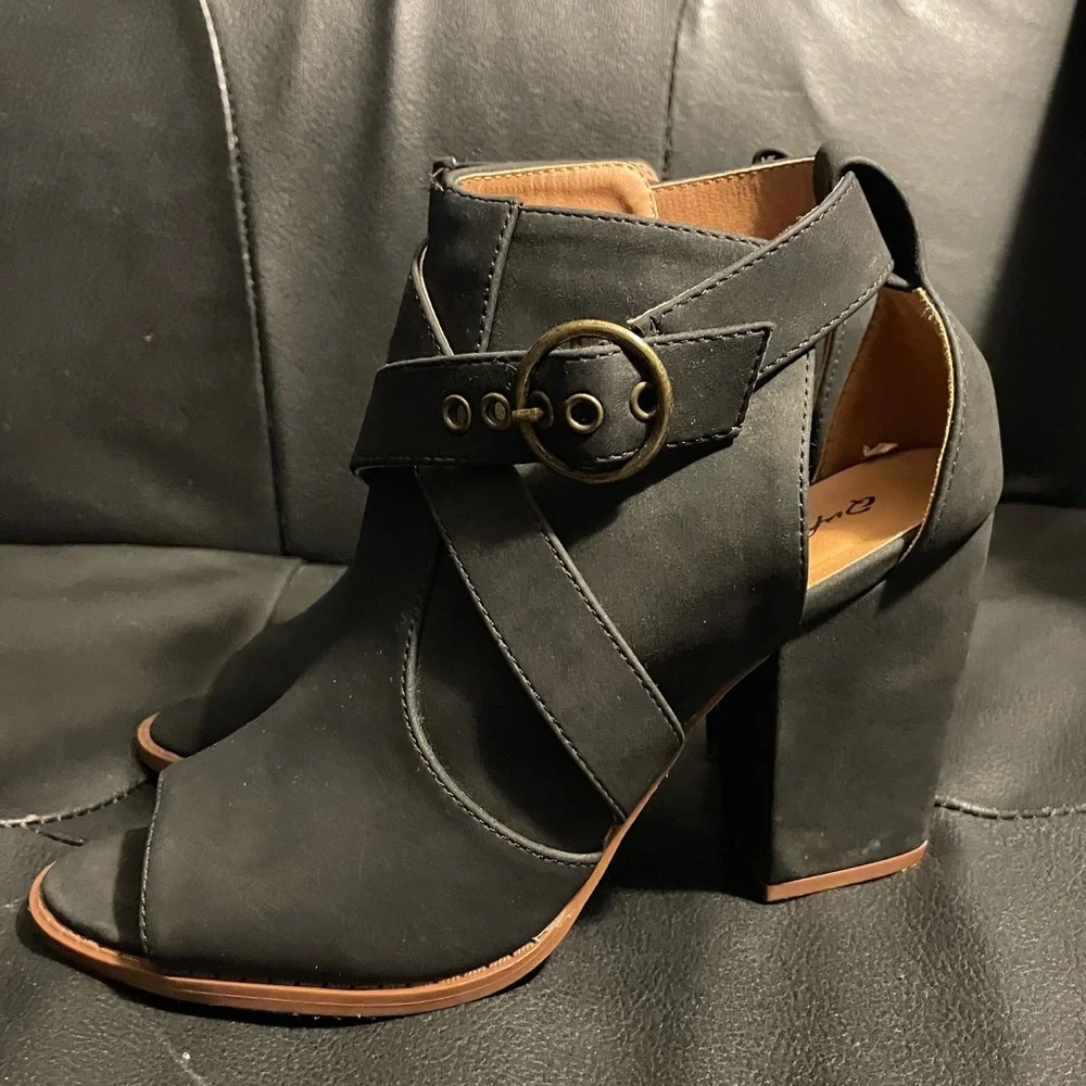 QUPID Black Strappy Sandals W 8 - Picture 4 of 10